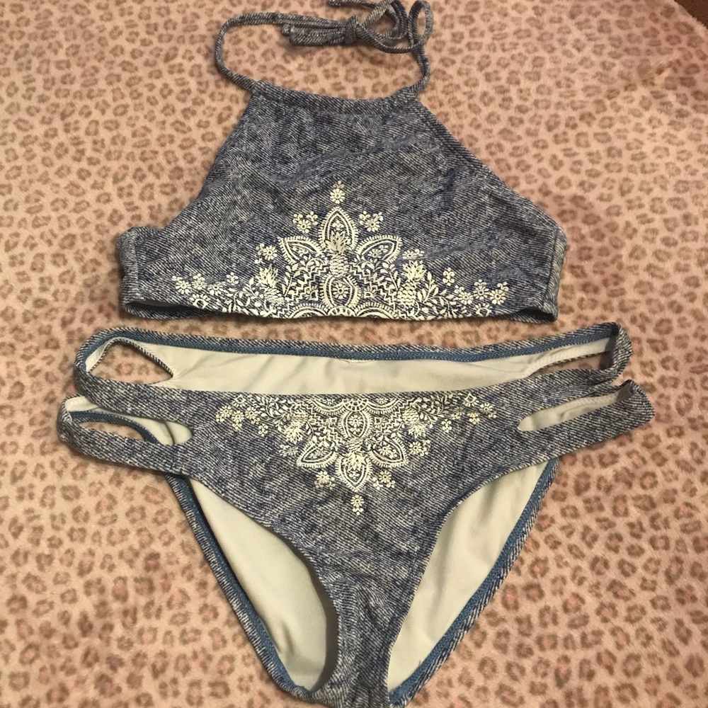 Cute M (31” top of bottom) jean print with white pineapple unpadded bikini